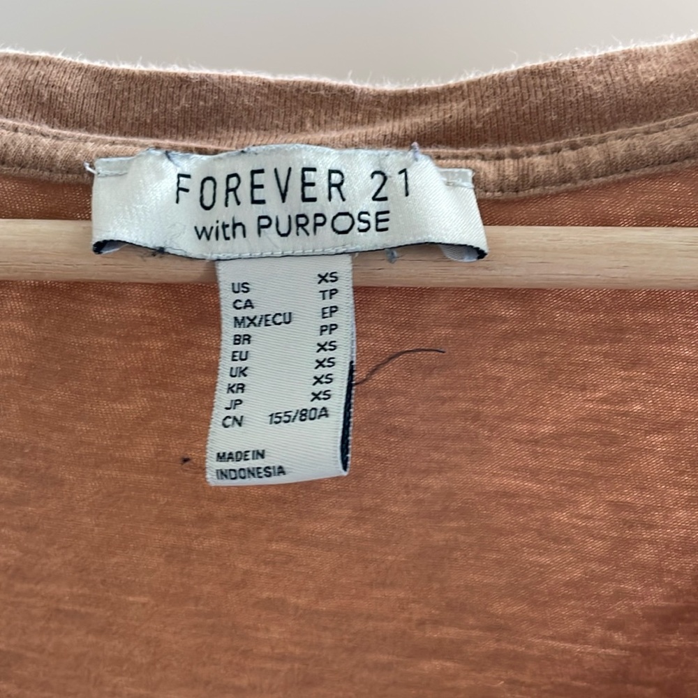 Forever 21 Short Sleeve Tee - Picture 2 of 3